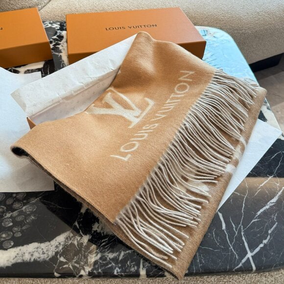 Women's Louis Vuitton Scarf - Picture 1 of 7